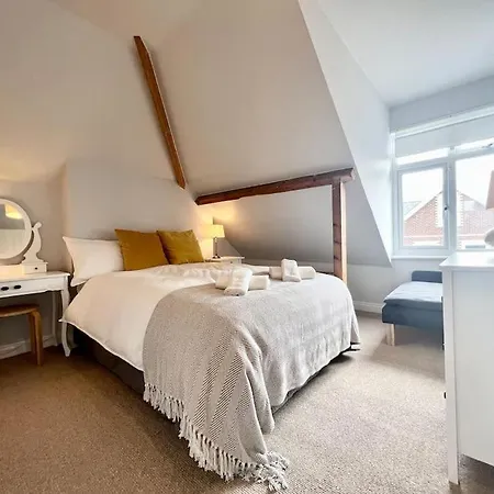 Quirky 2-Bed Flat W/ Parking Central Kingsbridge Kingsbridge  Exterior photo