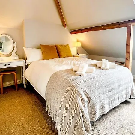 Quirky 2-Bed Flat W/ Parking Central Kingsbridge Kingsbridge  Exterior photo