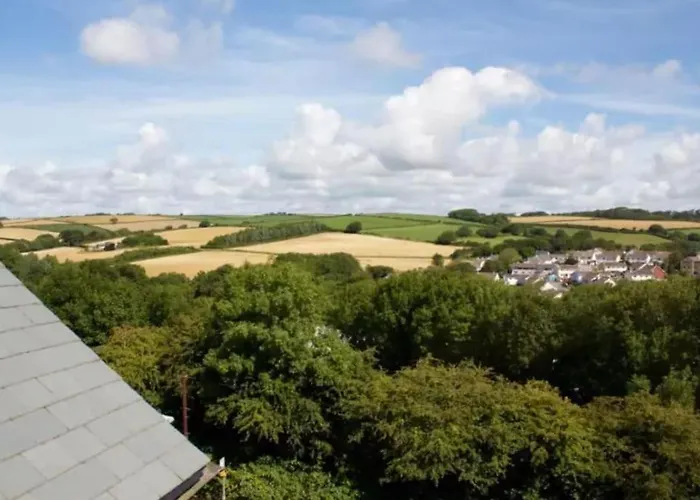 Quirky 2-Bed Flat W/ Parking Central Kingsbridge
