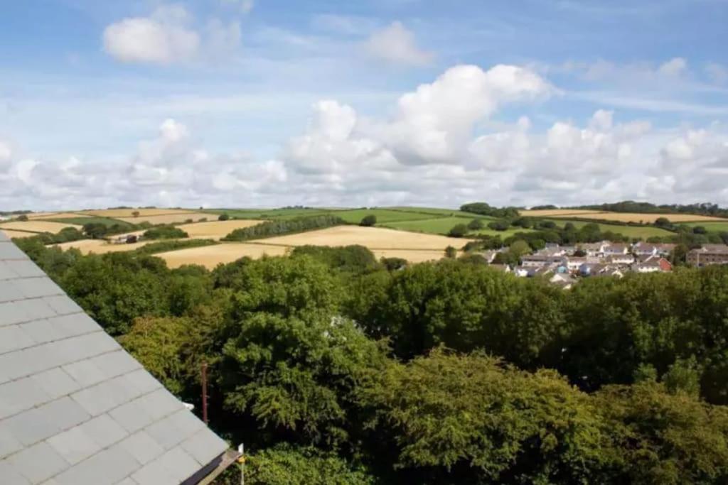 Quirky 2-bed Flat W/ Parking Kingsbridge Apartment