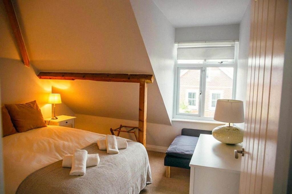 Quirky 2-bed Flat W/ Parking Kingsbridge