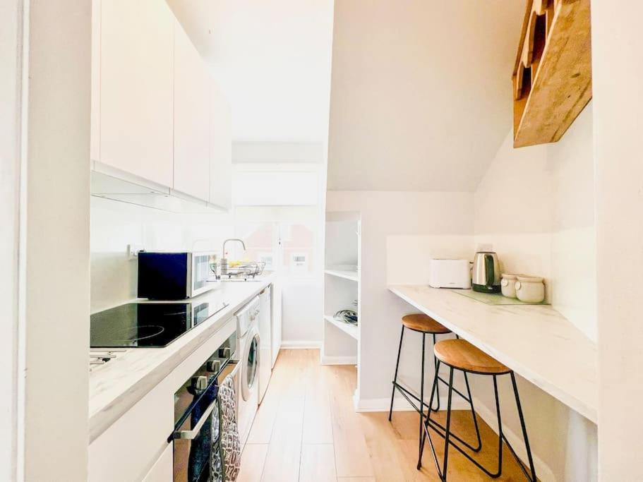 Quirky 2-bed Flat W/ Parking Kingsbridge