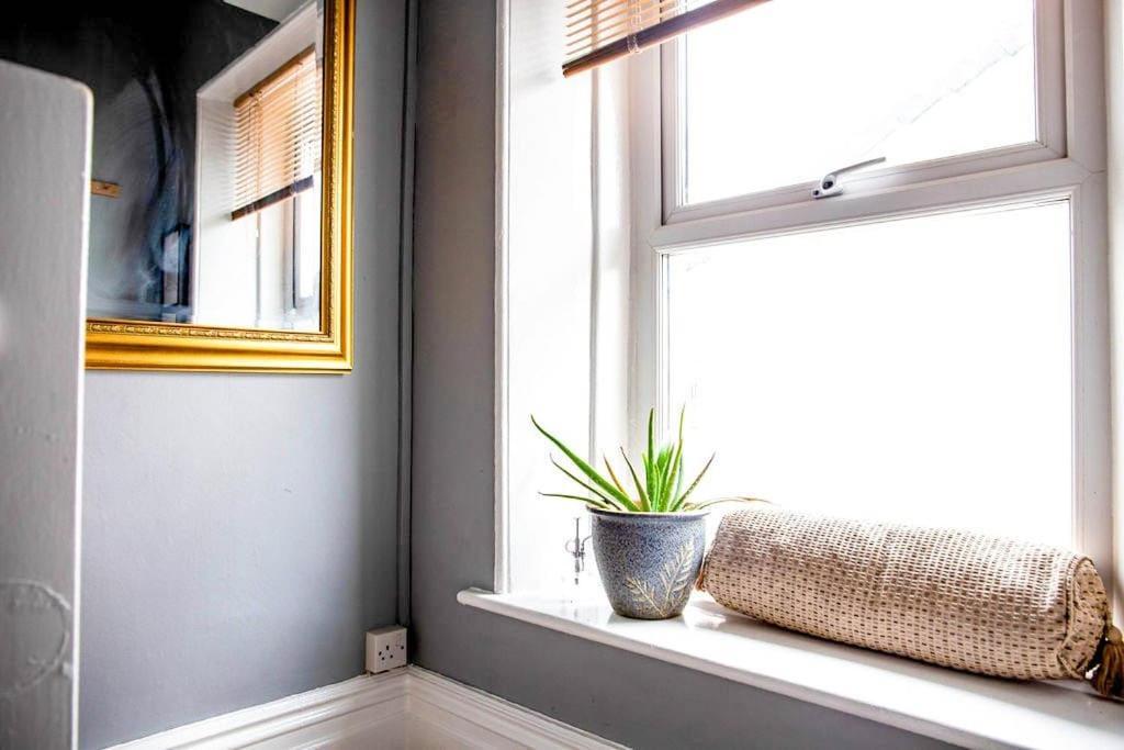 Quirky 2-bed Flat W/ Parking Kingsbridge
