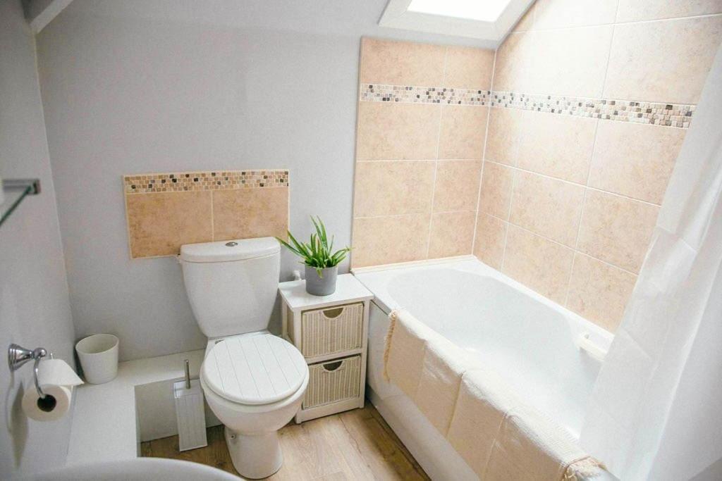 Quirky 2-bed Flat W/ Parking Kingsbridge